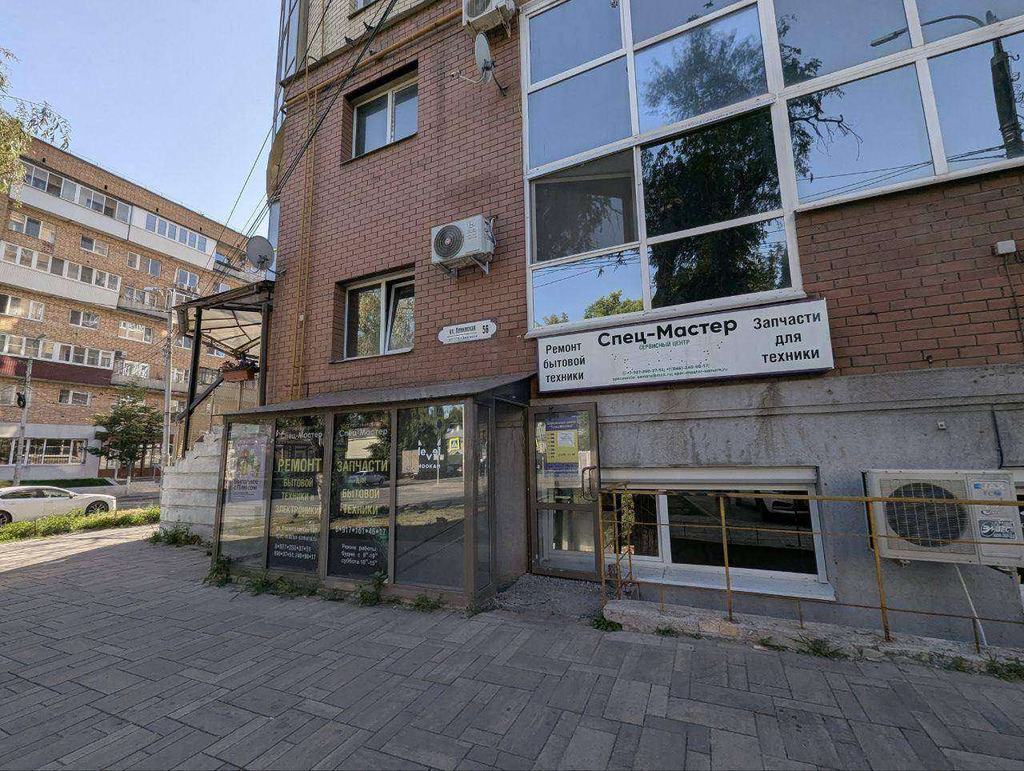 Здание с вывеской сервиса на первом этаже — «Спец-Мастер», Ленинградская ул., д.100