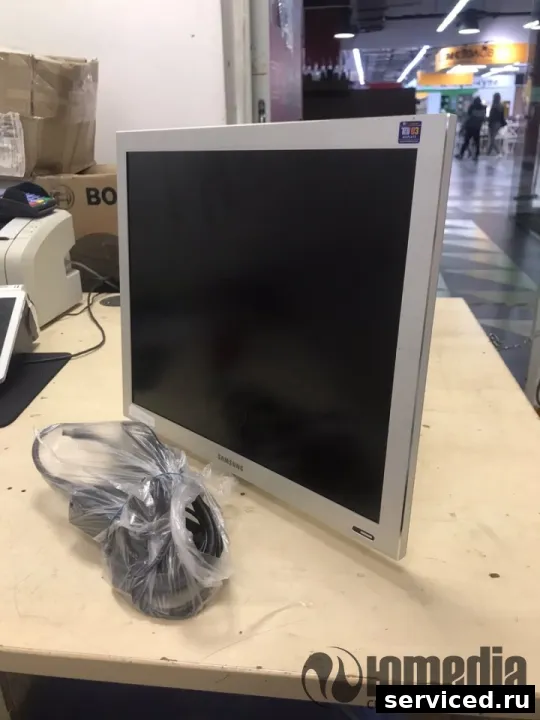 LCD монитор 17-19" Samsung 193p s