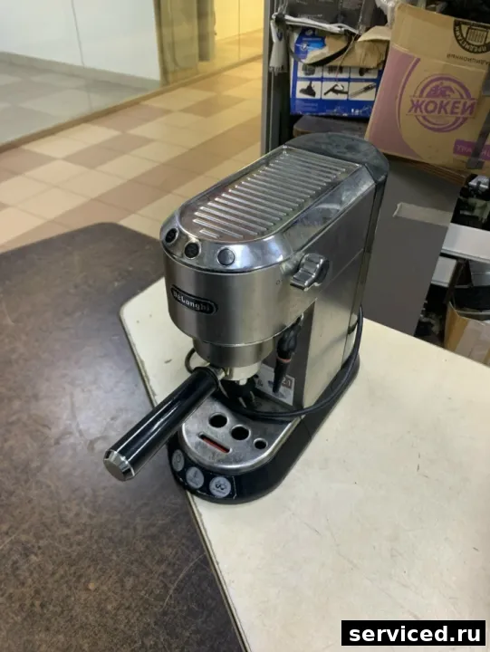 Кофемашина DeLonghi EC680.M